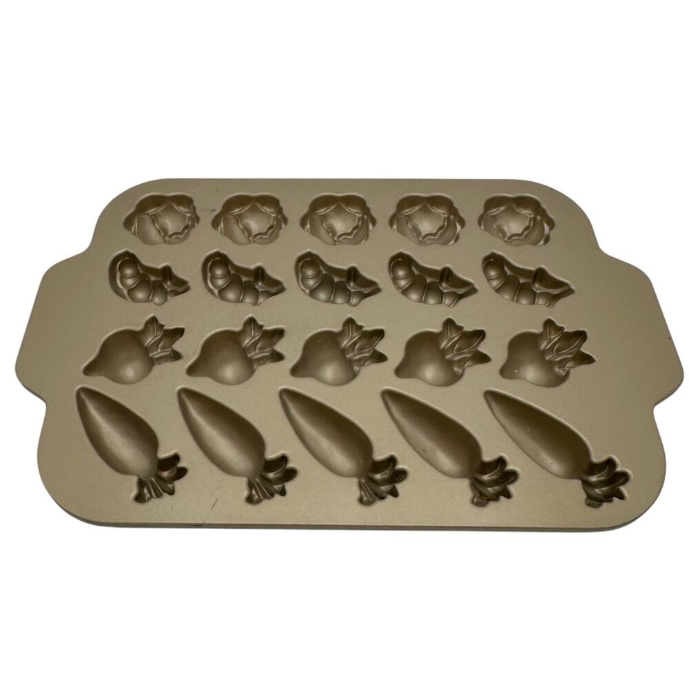 Nordic Ware Garden Patch Cakelets Peas Carrots Cabbage Beets Radish Heavy Duty